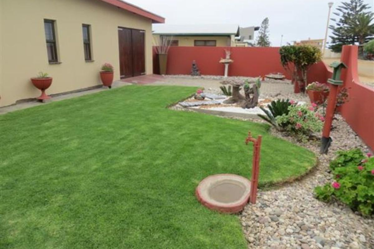 5 bedrooms House in Henties Bay - Photo 3