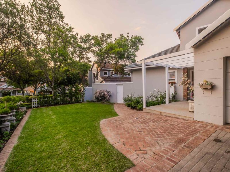 Exceptional Family Home with Superior Finishes - Photo 2