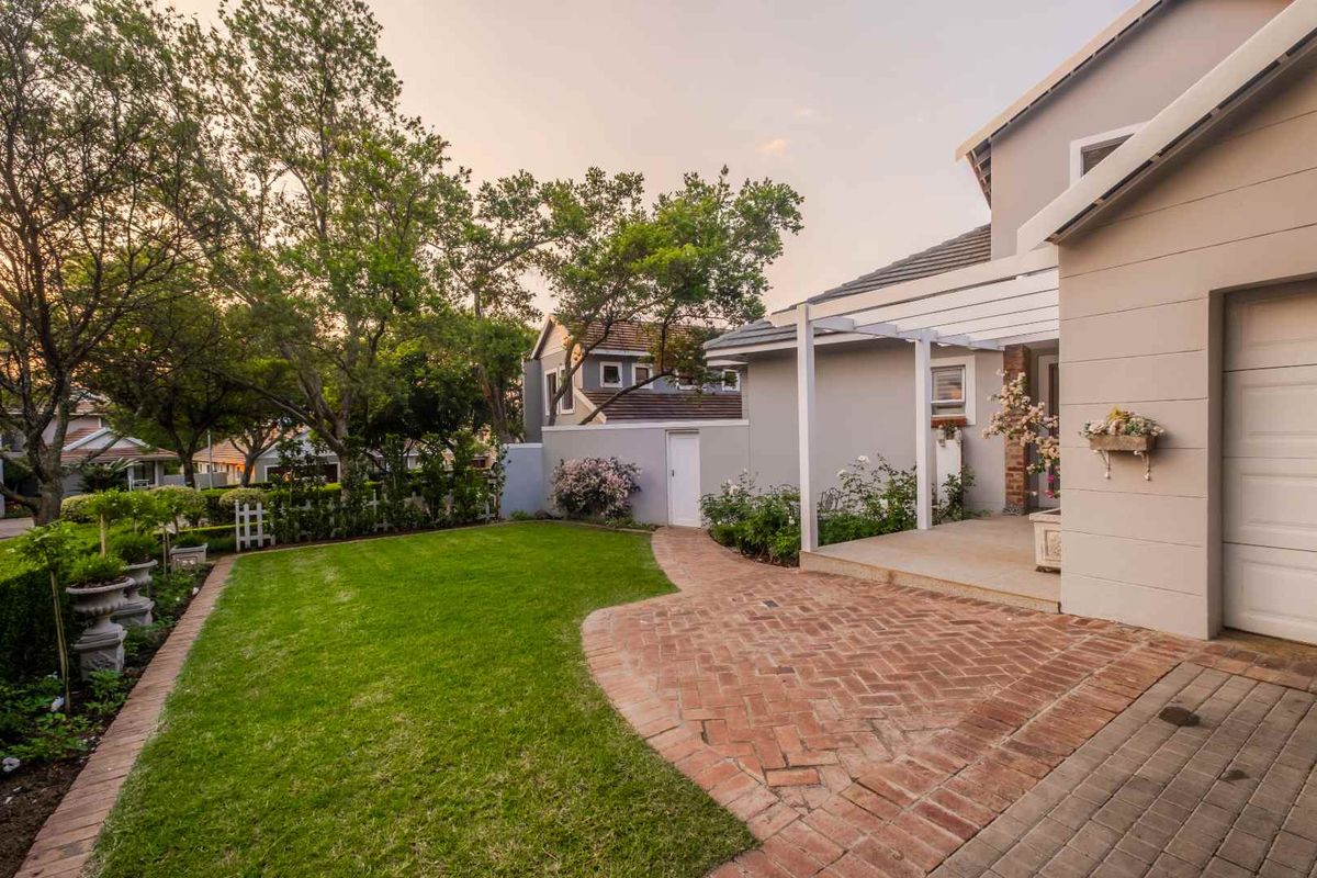 Exceptional Family Home with Superior Finishes - Photo 2