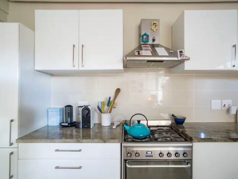 2 Bedroom Gem With Exclusive Garden - Photo 7