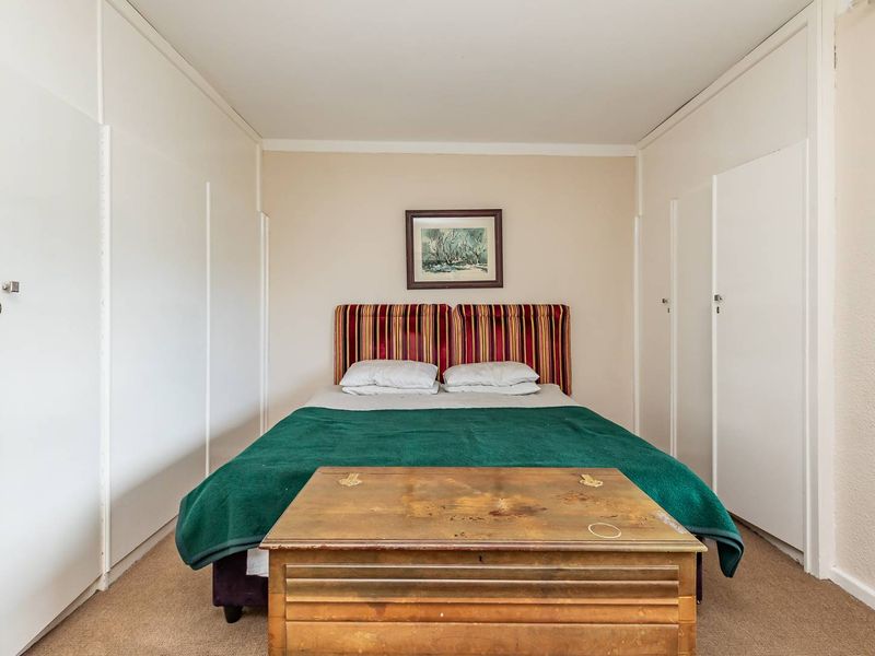 Lock up and go 2 Bed Apartment in the heart of Plumstead - Photo 9
