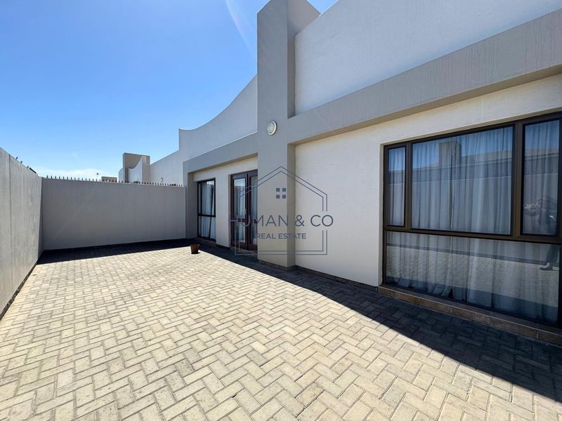 Modern ground floor townhouse near Lagoon and town center - Photo 4