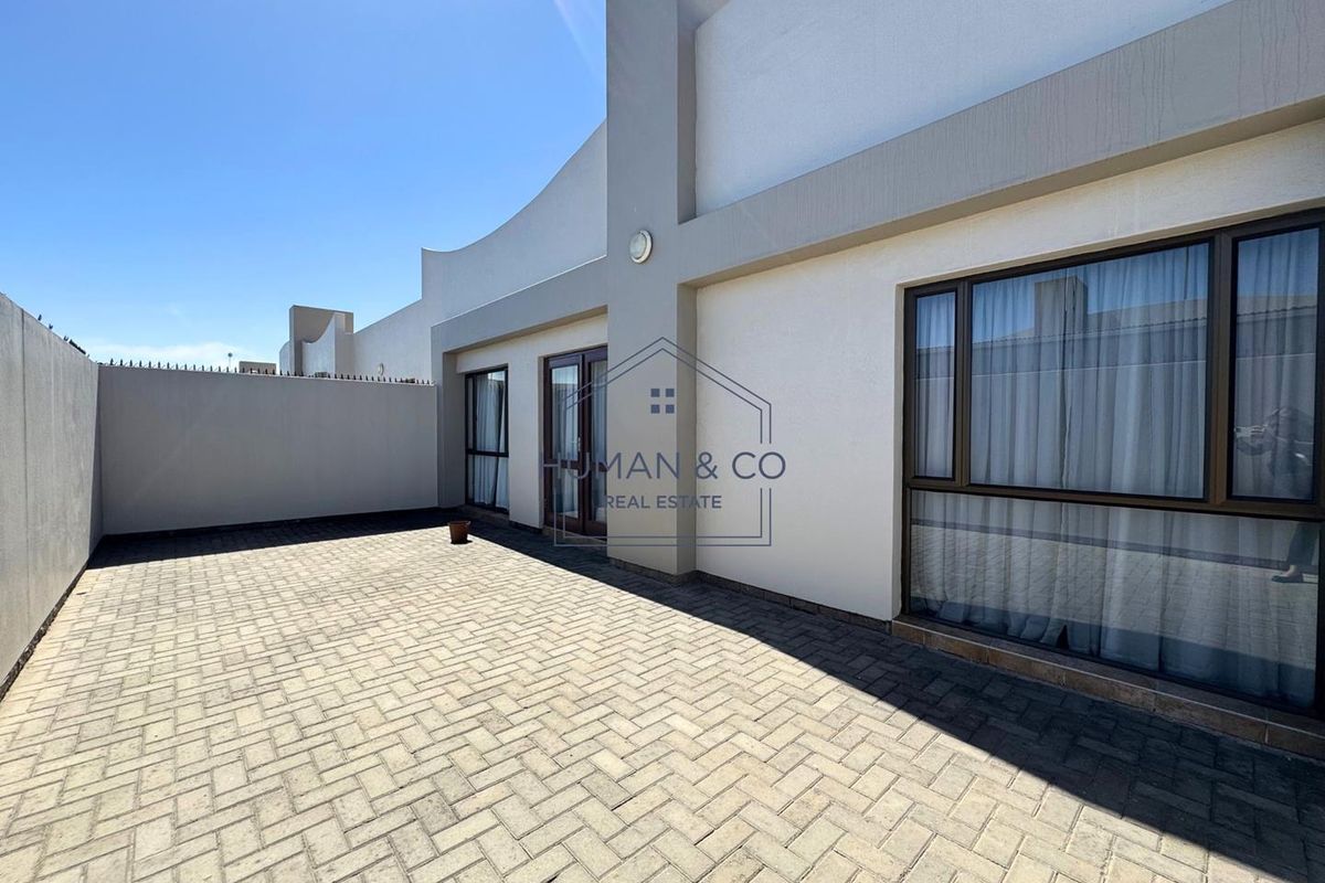 Modern ground floor townhouse near Lagoon and town center - Photo 4