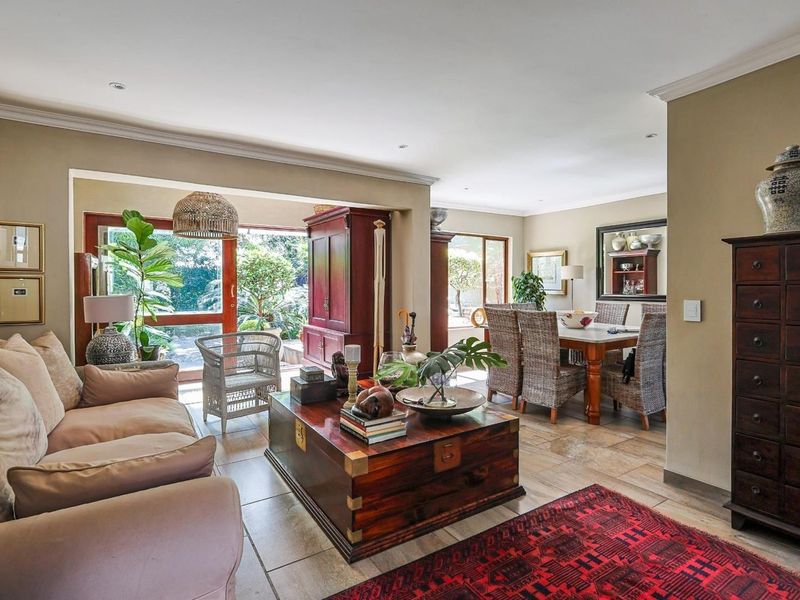 Stunning Townhouse For Sale - Photo 5