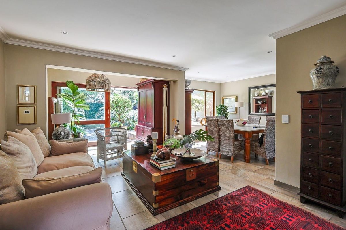 Stunning Townhouse For Sale - Photo 5