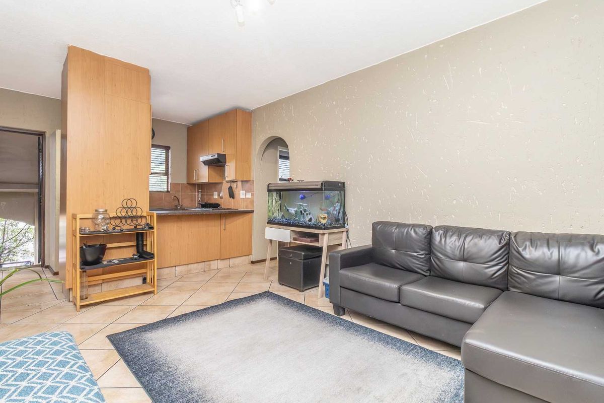 Charming 1-Bedroom Apartment in Popular Montserrat, Lonehill - Photo 4