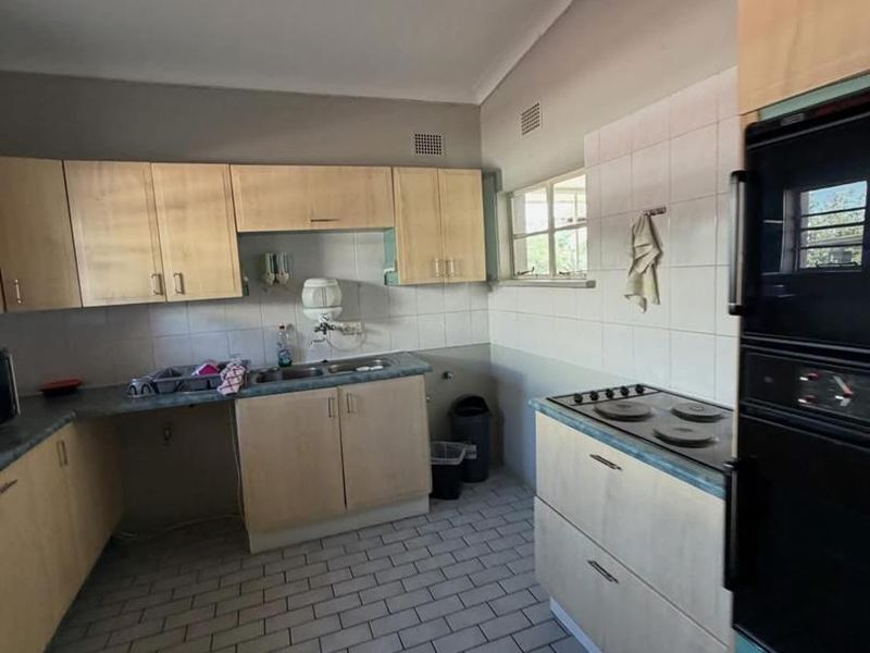 Office Building to Let - Photo 4