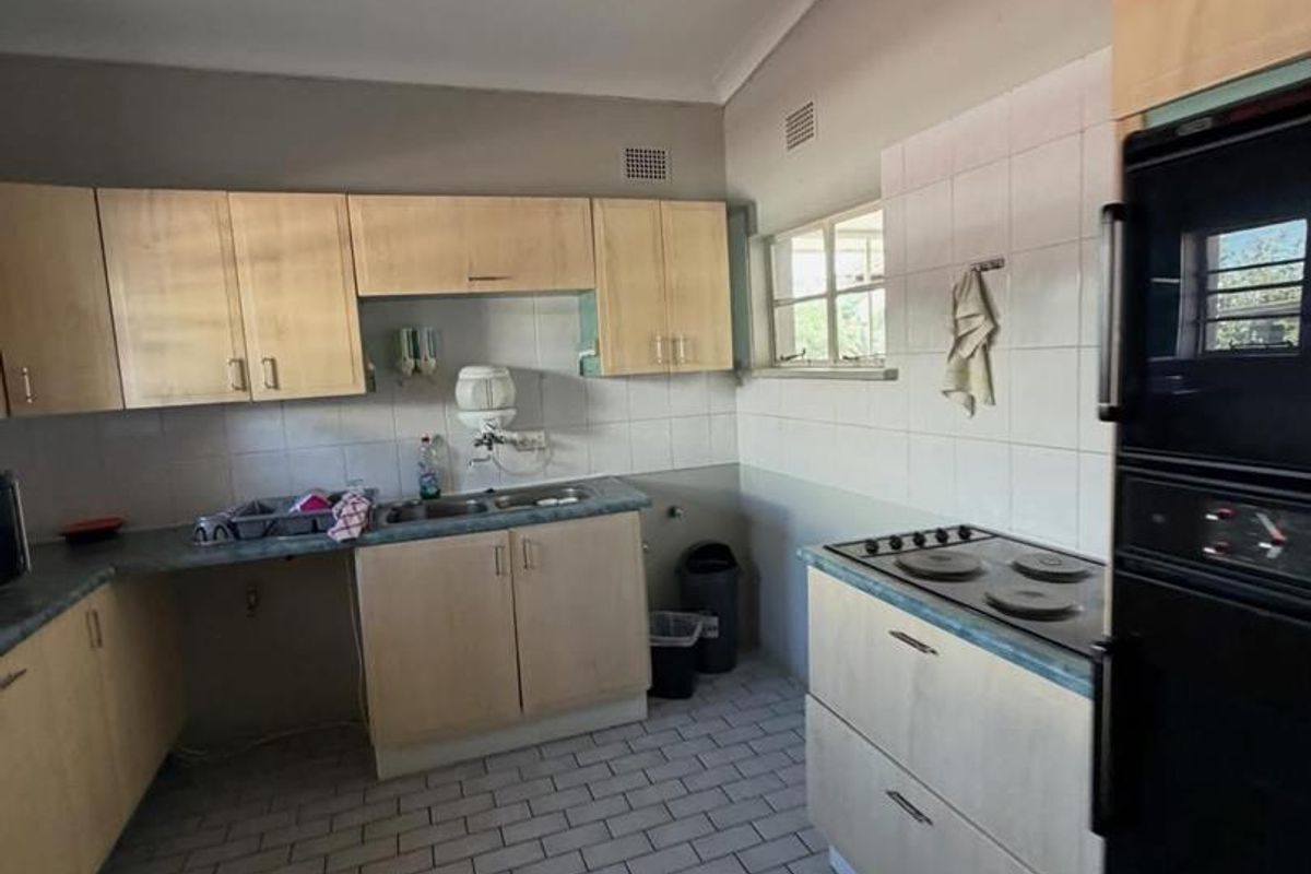 Office Building to Let - Photo 4