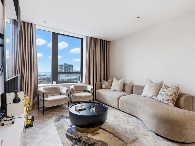 Modern Fully Furnished 1-Bedroom Apartment in Foreshore Place CBD - Photo 5