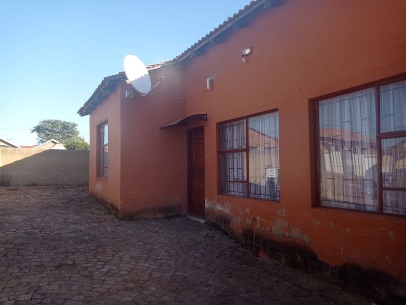 4 bedrooms house for sale in Soshanguve SS - Photo 2