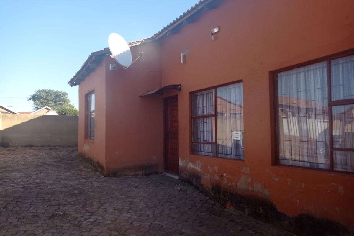 4 bedrooms house for sale in Soshanguve SS - Photo 2