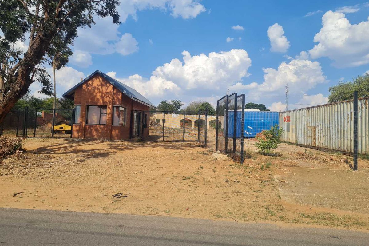 EXCLUSIVE MANDATE - LOVELY PROPERTY FOR DEVELOPMENT - Photo 2