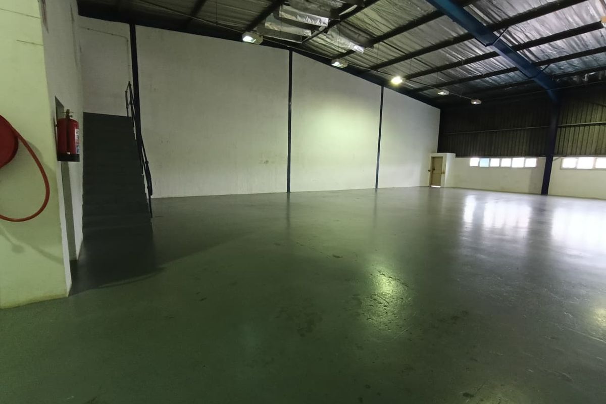 363m2 CLEAN & NEAT WAREHOUSE TO LET – HEART OF WESTMEAD - Photo 4