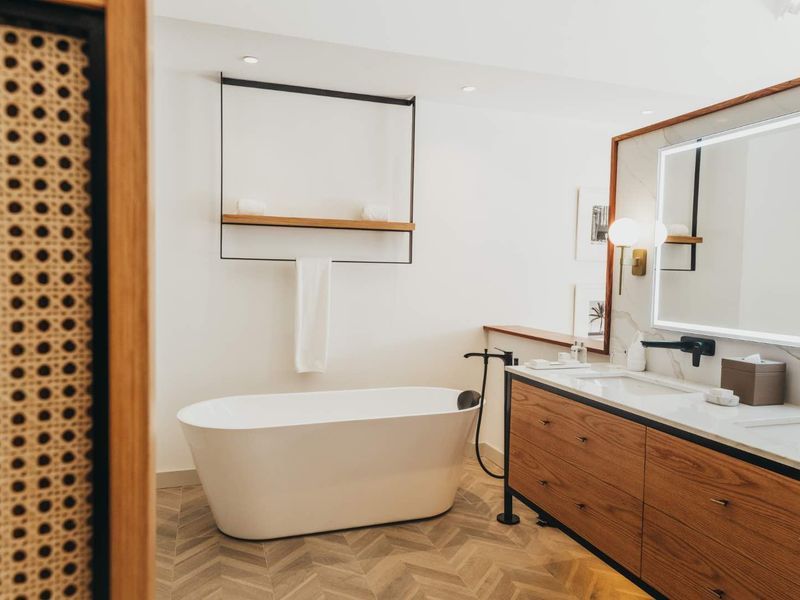 RADISSON BLU AZURI HOTEL SUITES. - Photo 4