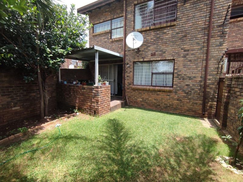 LOOKING FOR A LOVELY, EASY-TO-OWN APARTMENT IN A PEACEFUL NEIGHBOURHOOD? LOOK NO FURTHER! - Photo 5
