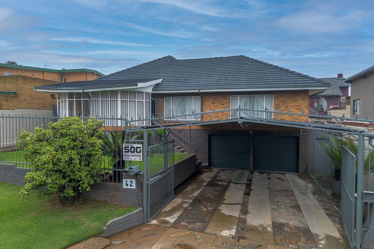 Spacious Family Home for sale - Photo 2