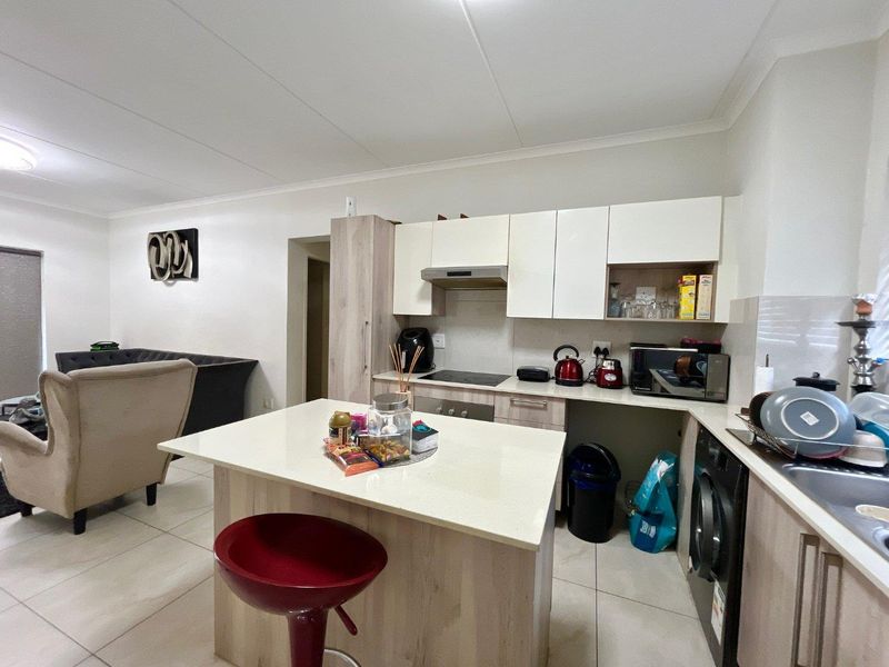 Live in Style at Orchid Ridge: Ground-Floor Delight! - Photo 7