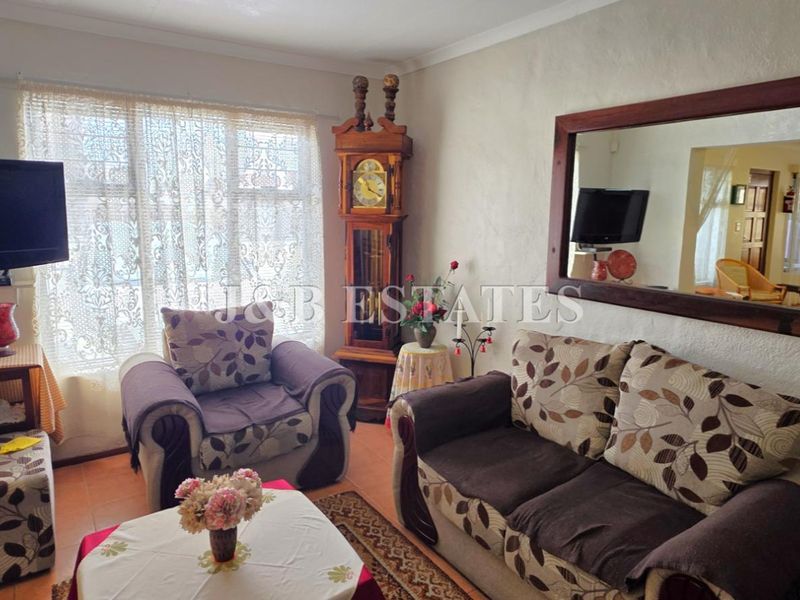 4 Bedroom House With 2 Bedroom Flat - Photo 3