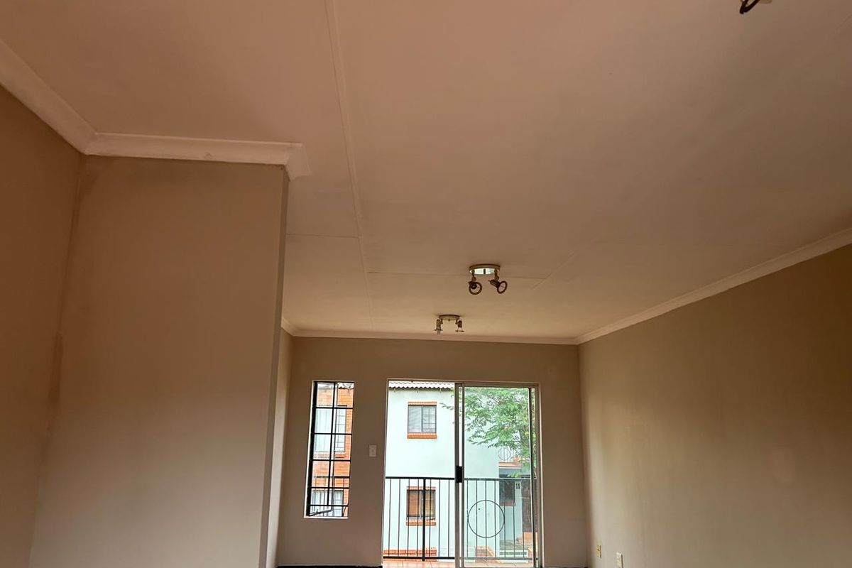 Tranquil Living Space! - Photo 4