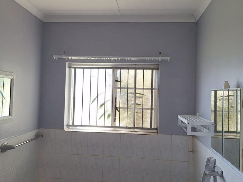 Charming 2 Bedroom House to rent in Beacon Bay - Photo 2