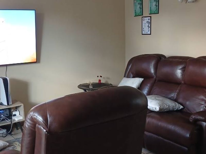 Duplex Unit with own garden - Photo 4