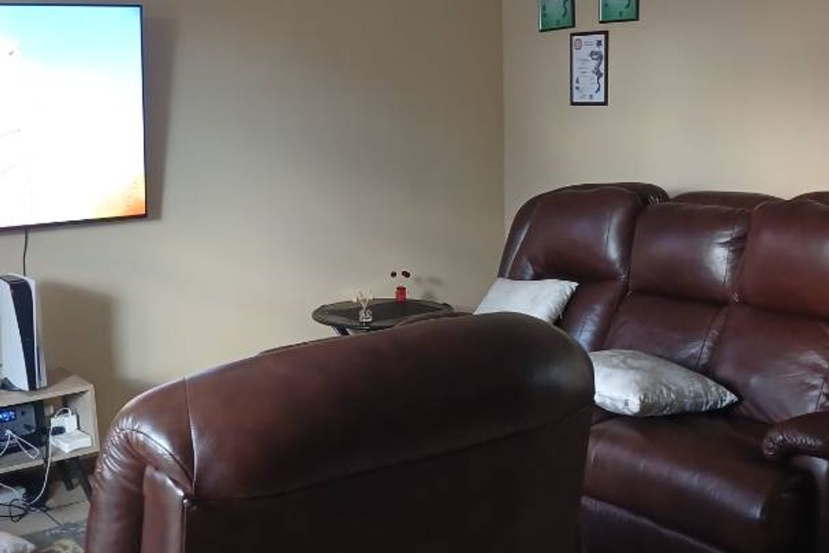 Duplex Unit with own garden - Photo 4