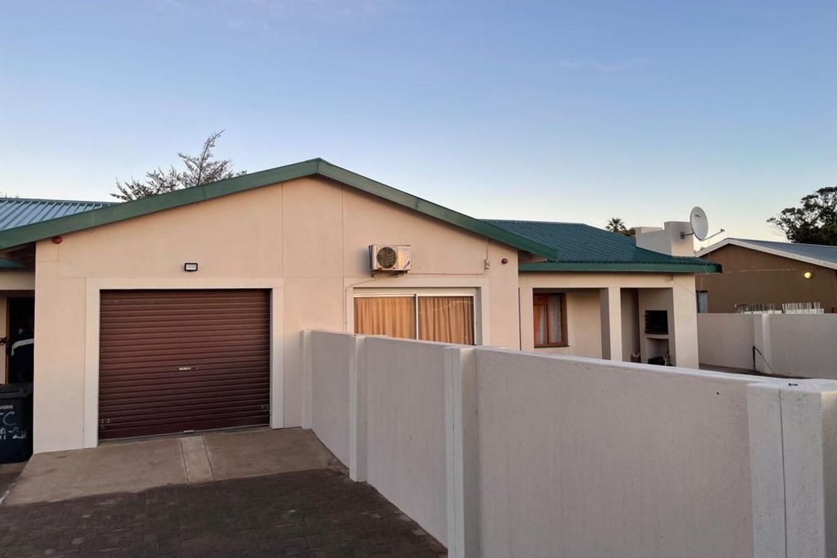 Dual Townhouse Opportunity on a Single Erf, Space, Comfort & Potential! - Photo 2