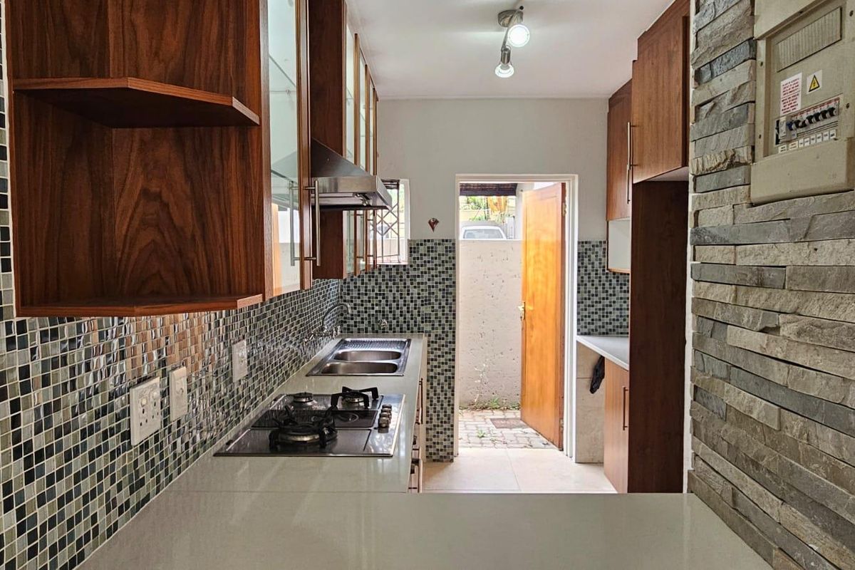 Modern Townhouse for Rent - Photo 3