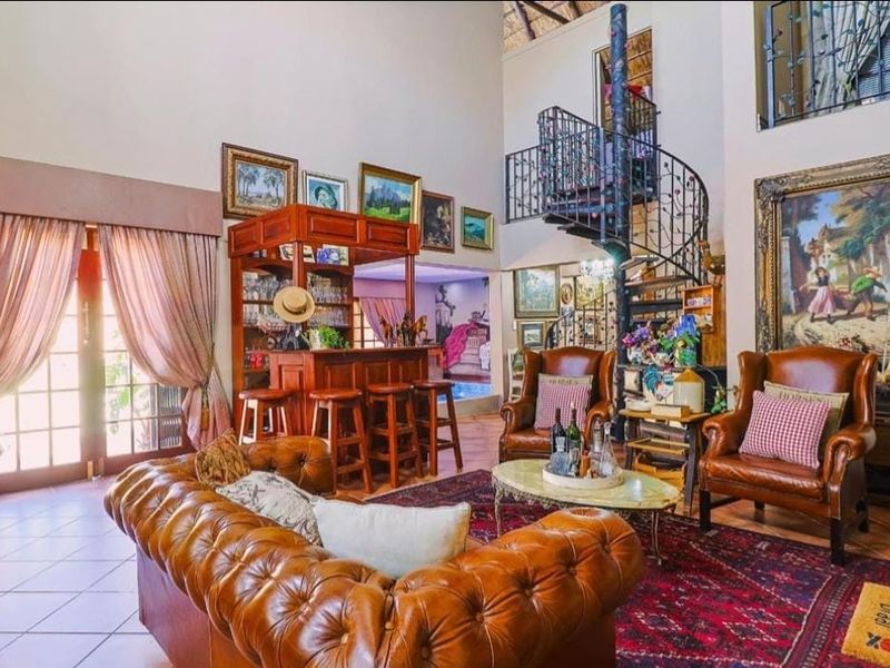 6 luxurious Bedrooms property for sale - Photo 6