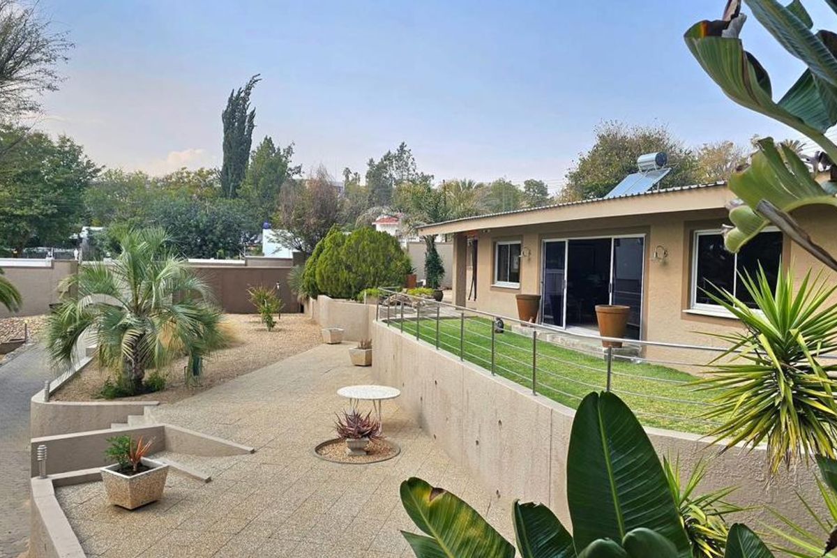 Executive Family Sanctuary in Prestigious Ludwigsdorf - Photo 2