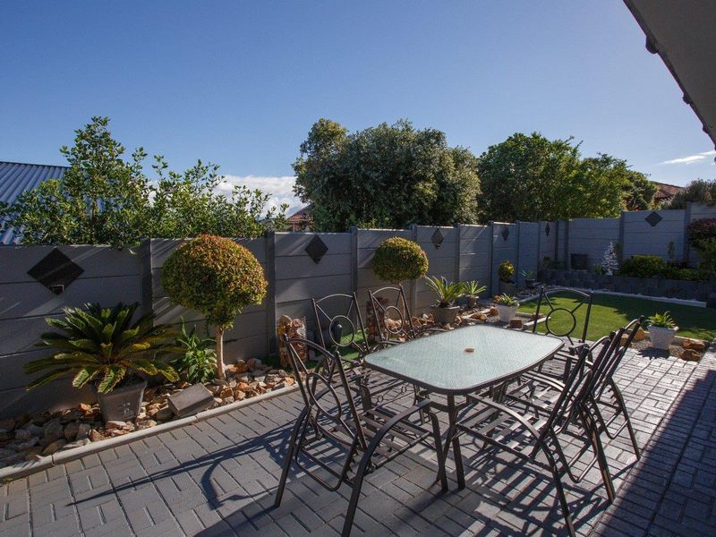 Elegant 5 Bedroom Home in Reebok with Income-Generating Potential - Photo 7