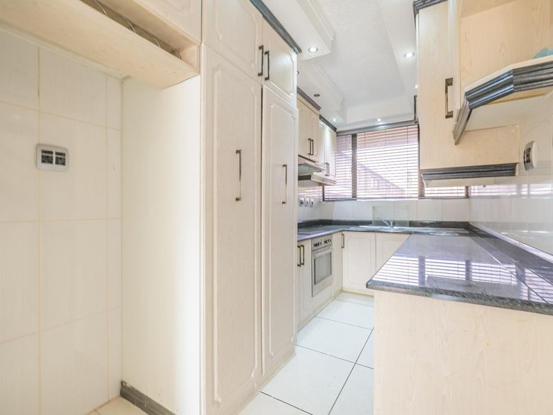 2-Bedroom Home with Pool in Fields Hill, Pinetown - Photo 8