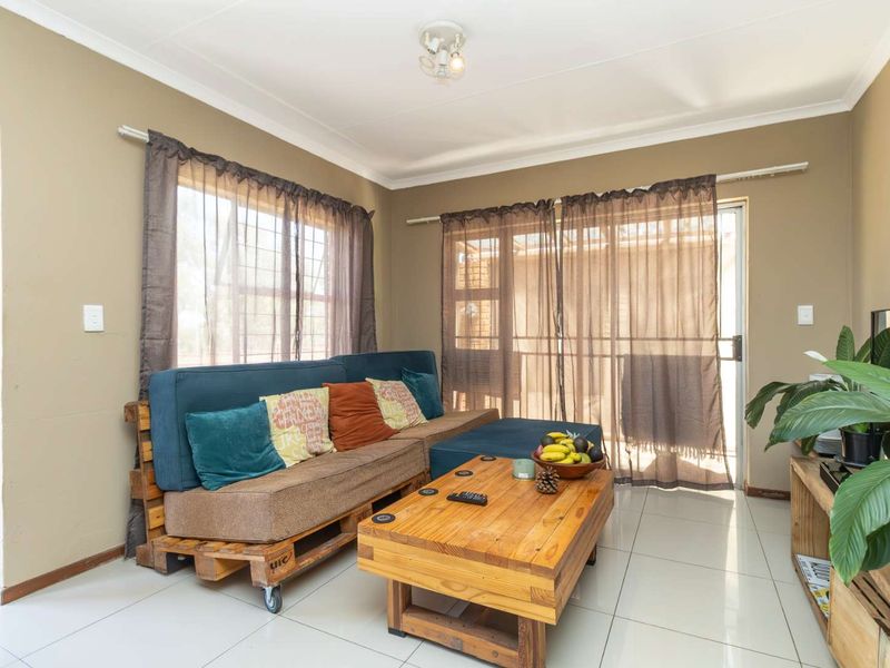 Stunning Corner Stand Townhouse: Largest Garden in a well maintained pet friendly Complex! - Photo 9