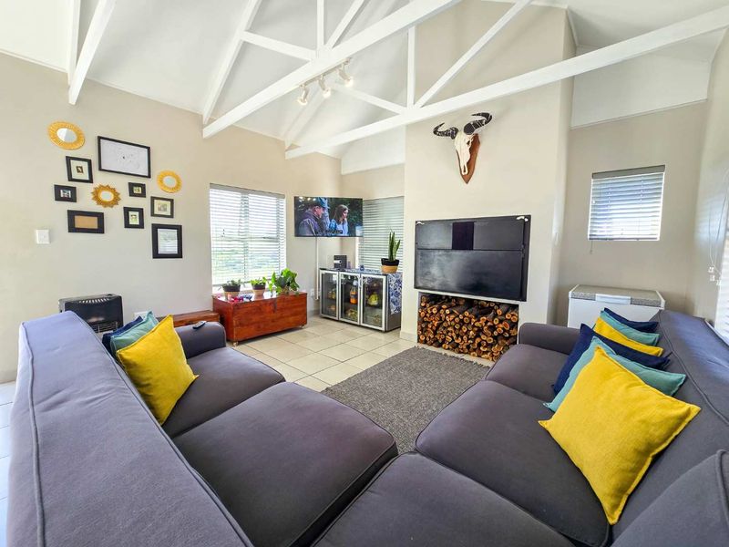 Modern family home for sale in Stilbaai-Wes. - Photo 8