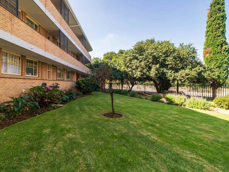 3 BEDROOM GROUND FLOOR FLAT - Photo 3