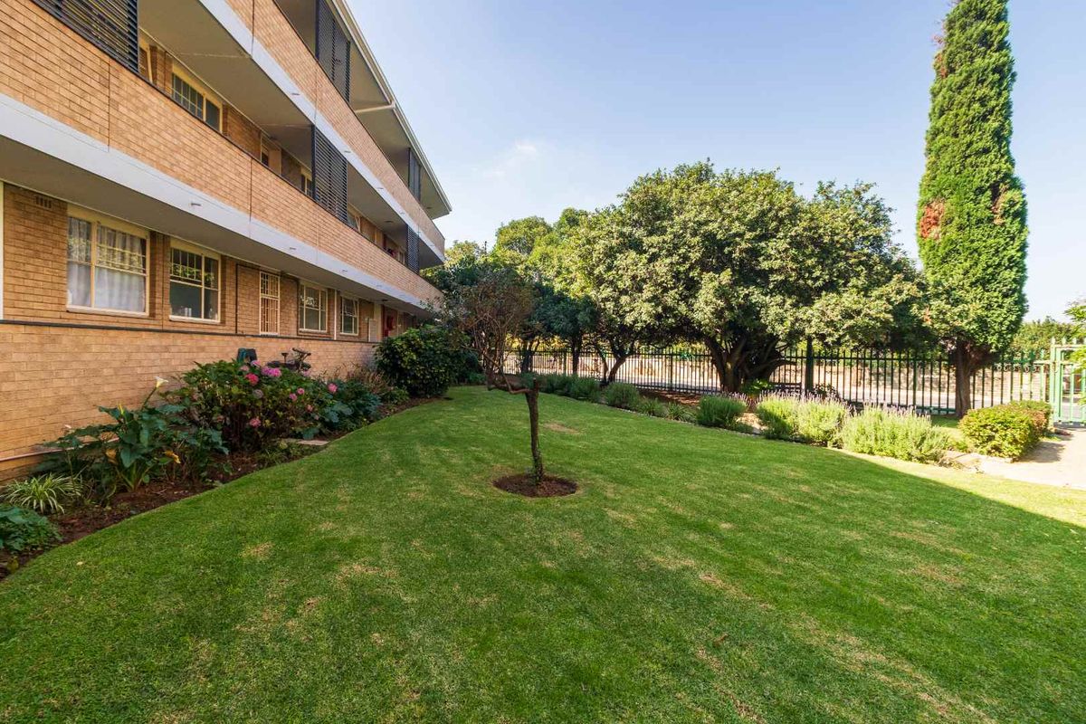 3 BEDROOM GROUND FLOOR FLAT - Photo 3