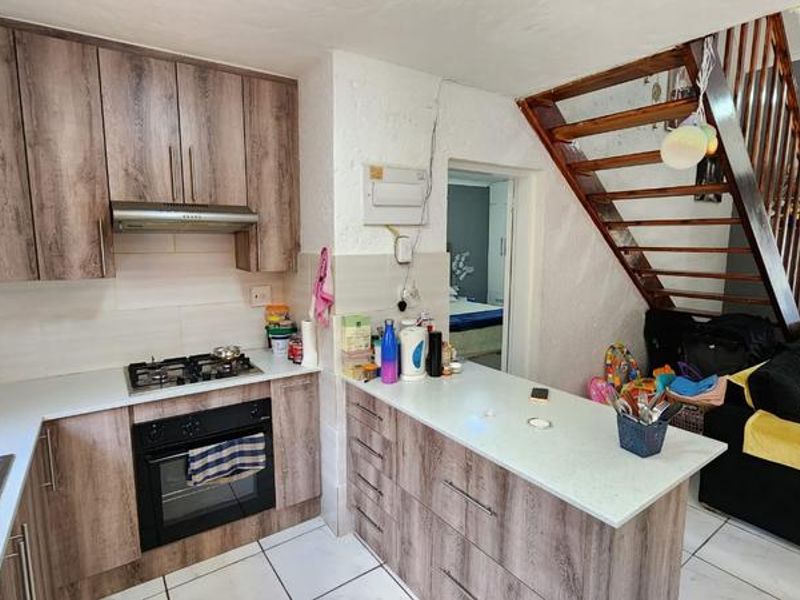 2 Bedroom Townhouse For Sale in Bassonia, Johannesburg - Photo 3