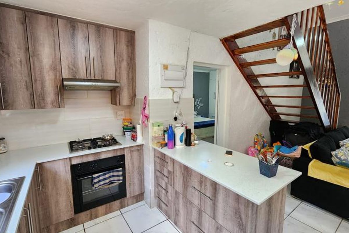 2 Bedroom Townhouse For Sale in Bassonia, Johannesburg - Photo 3