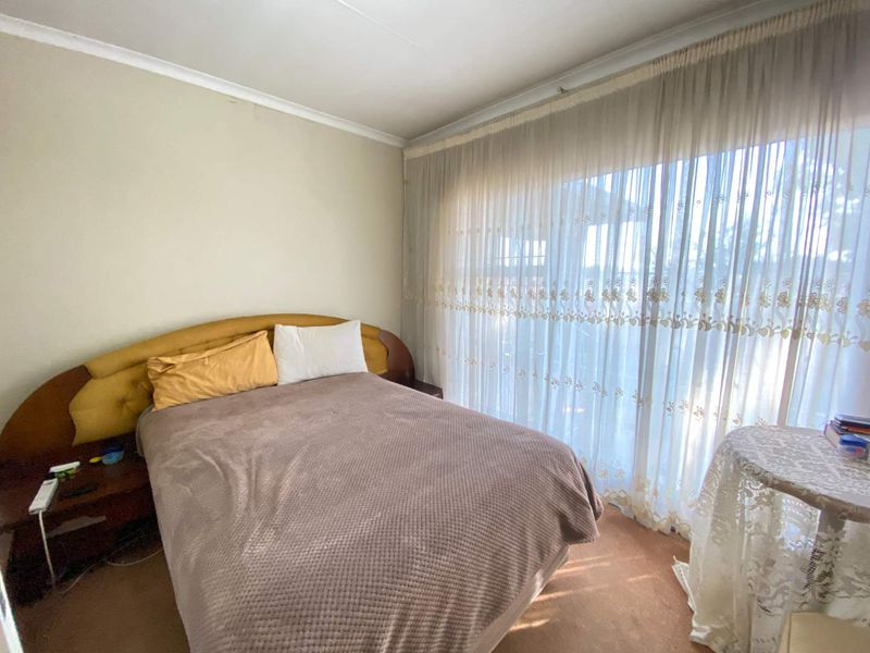 Spacious Family Living - Photo 9