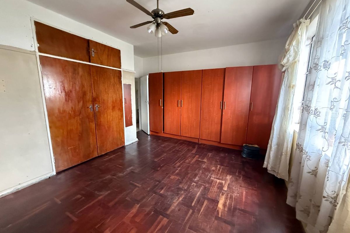 Ground Floor Comfort with Space and Security - Photo 5