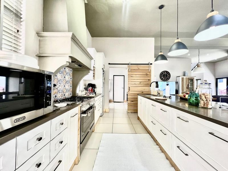 3 Bedroom Townhouse For Sale in Klein Windhoek - Photo 3