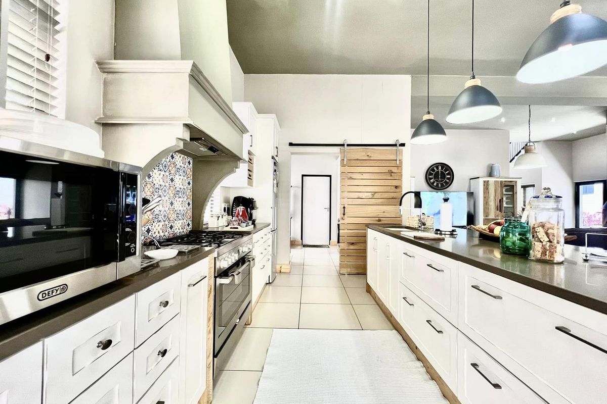 3 Bedroom Townhouse For Sale in Klein Windhoek - Photo 3