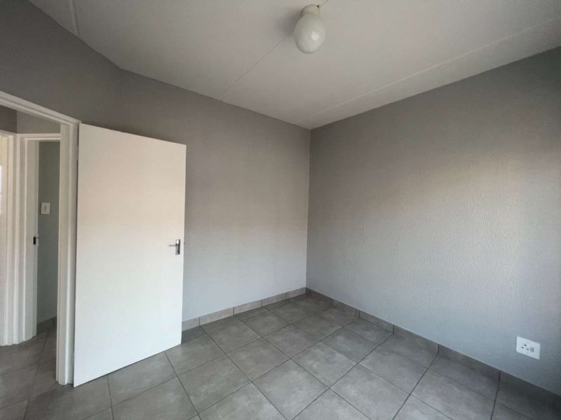 Stunning newly renovated ground floor apartment with a tenant is up for Sale - Photo 7