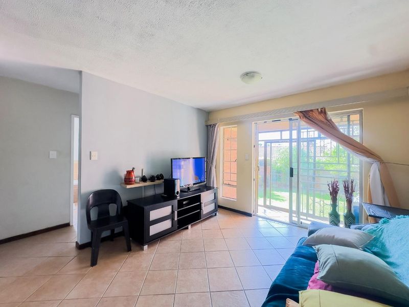 2 Bedroom Townhouse with a Private Garden - Photo 9