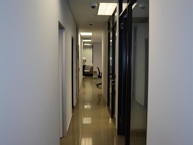 Modern office with top security in upmarket office and apartment building for sale in the heart of Klein Windhoek. - Photo 8