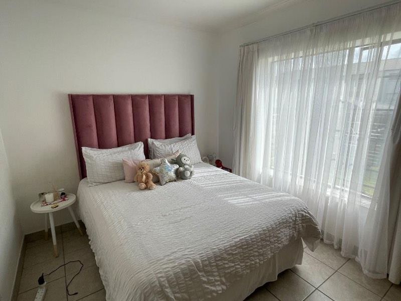 To Rent - Family-Friendly 4-Bedroom Unit Close to Shopping & Schools - Photo 10