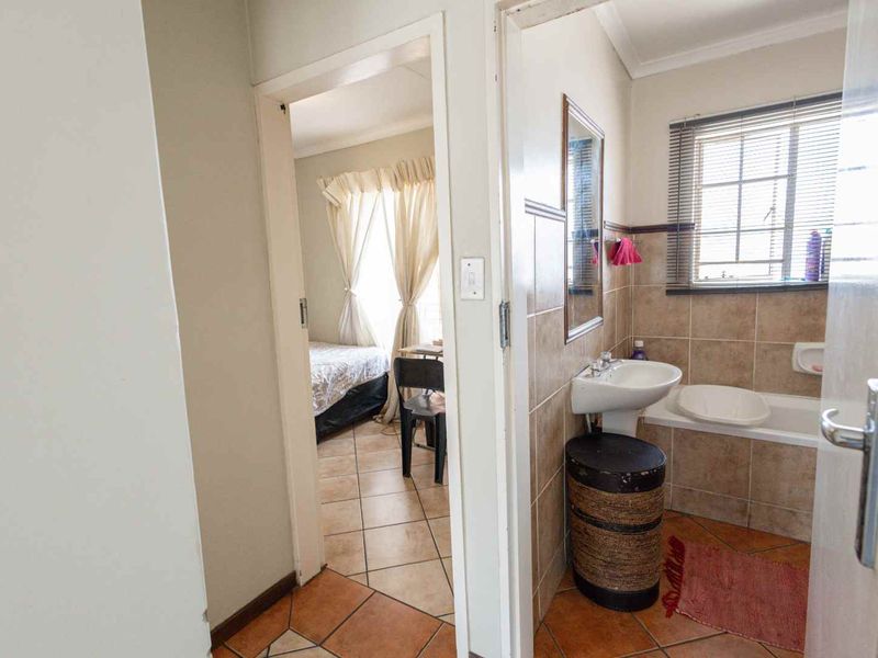 Apartment in Die Hoewes, Centurion for Sale - Photo 9