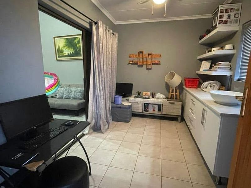 3 Bedroom House For Sale - Photo 6