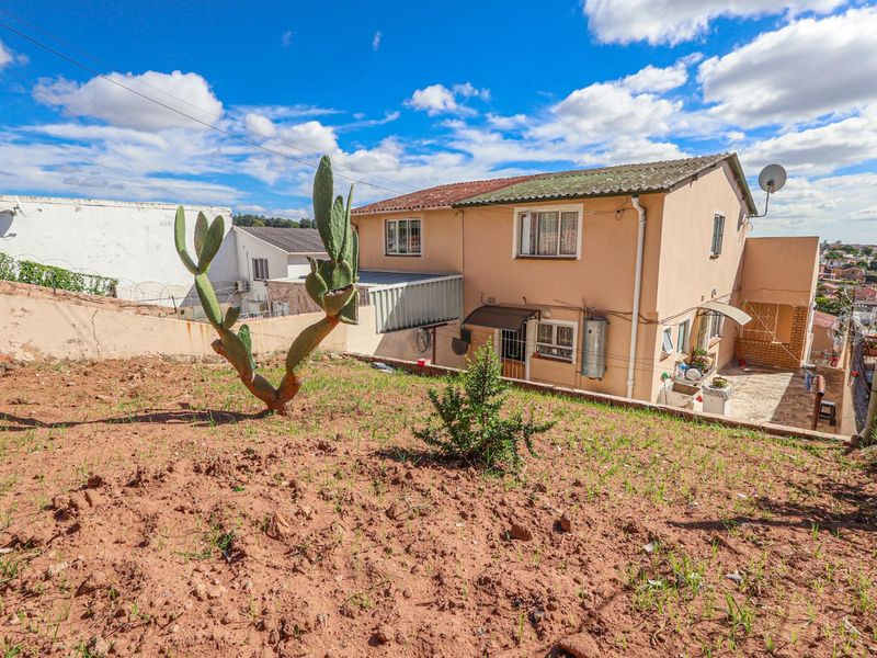 Elevated 3 Bedroom Duplex with Endless Potential – Montford, Chatsworth - Photo 3