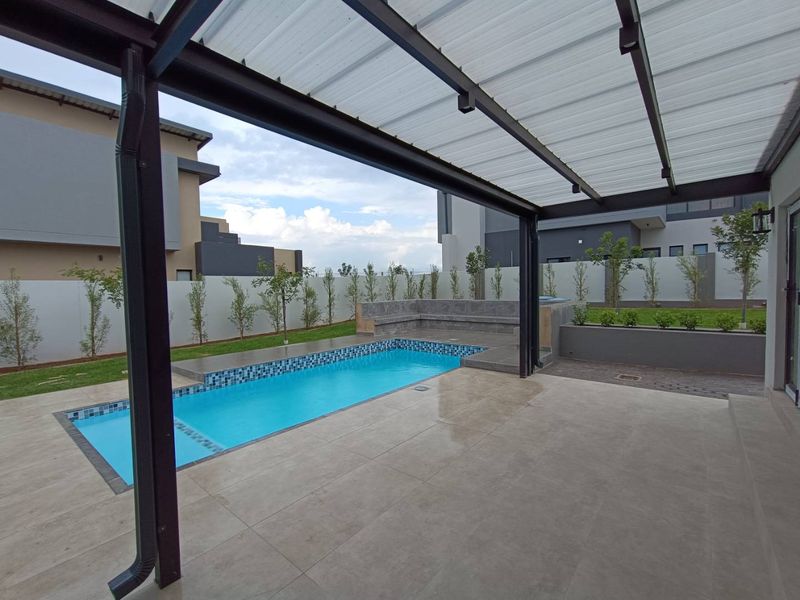 MIDSTREAM HEIGHTS - 5 BEDROOM HOUSE WITH 6 ENTERTAINING AREAS - Photo 4